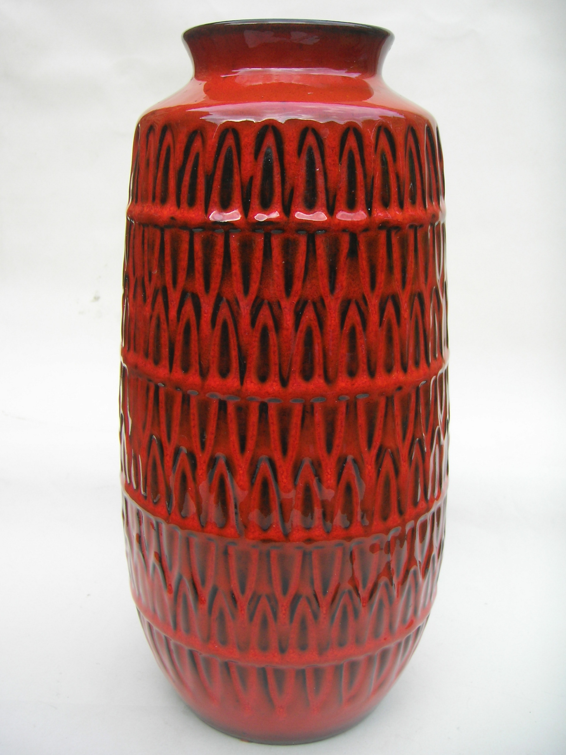 Bay 905-30 Red Fat Lava Ceramics