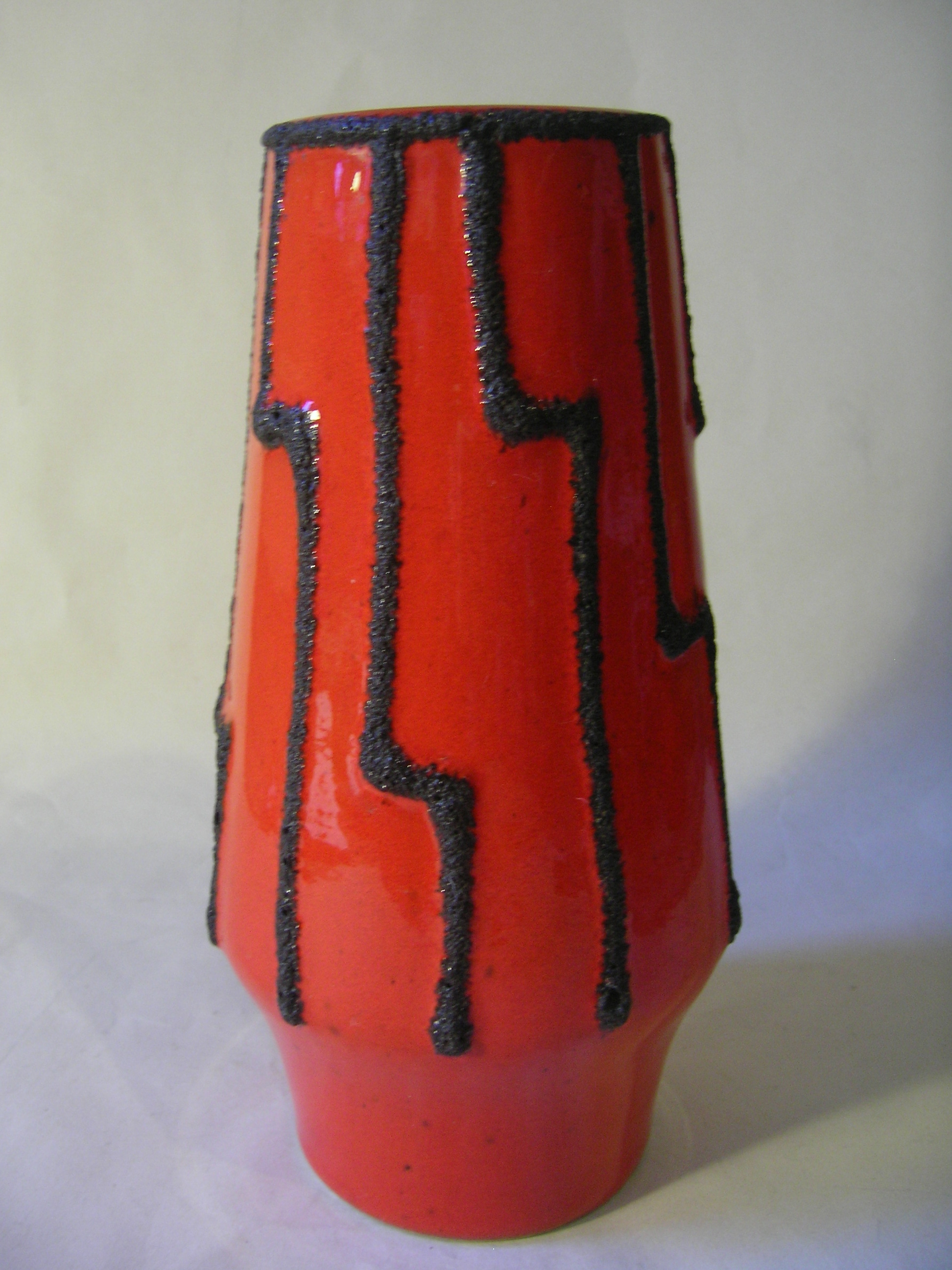 Fohr 309-20 red and Black West German Fat Lava Vase