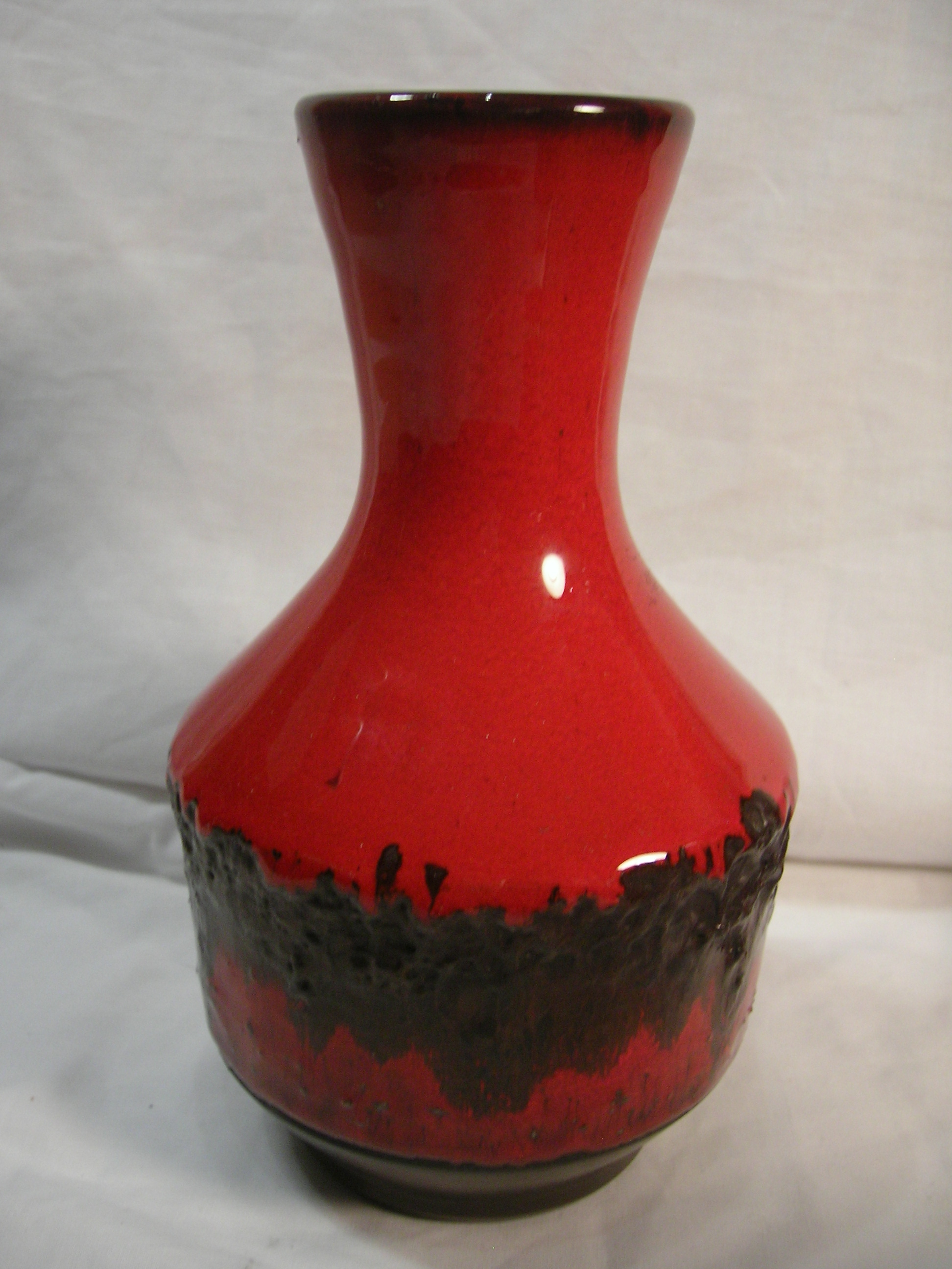 Hoy 103-20 red fat Lava Black West German Pottery