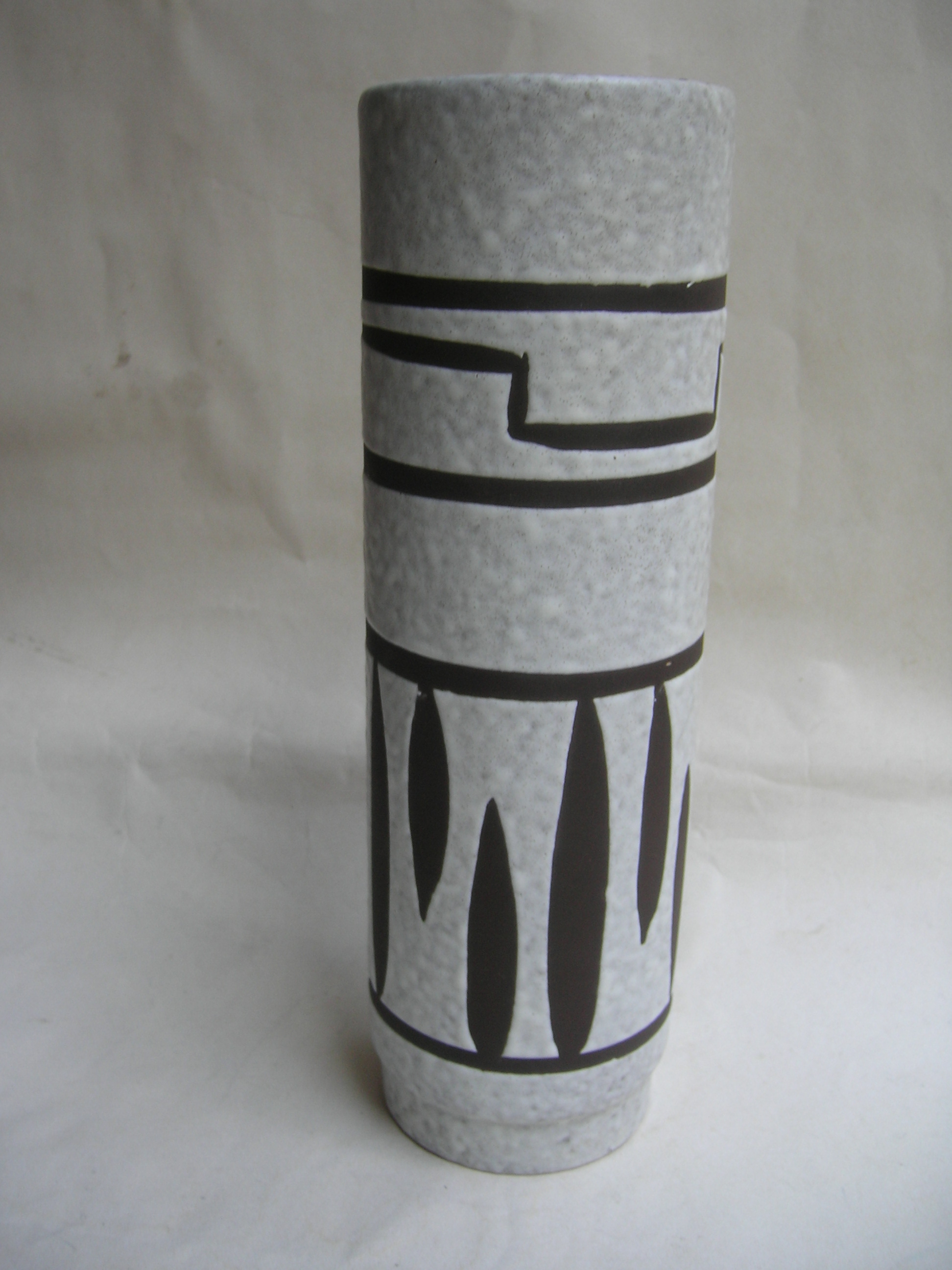 Jopeko 6-25 Fat Lava West German Vase Black White